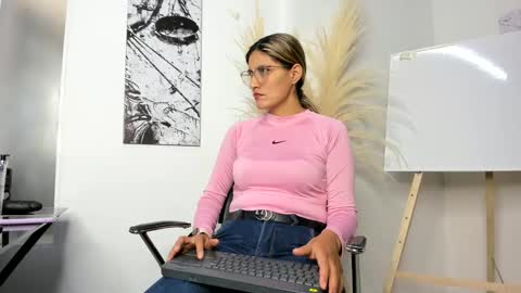 Snapshot of lady_falcon chatting on 5, 3, 2025 LADY online show from 5, 3, 2025