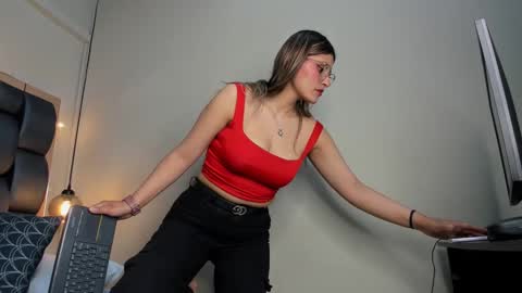 Snapshot of lady_falcon chatting on 12, 10, 2025 LADY online show from 12, 10, 2025