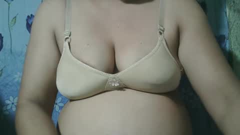 Snapshot of lady_love063 chatting on 4, 1, 2025 lady_love063 online show from 4, 1, 2025