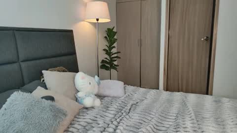    700  1300 -5 online show from 4, 2, 2026