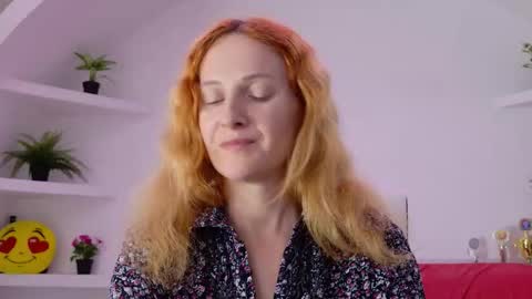 Snapshot of ladybigsmile chatting on 10, 9, 2025 Sima Ladybigsmile online show from 10, 9, 2025