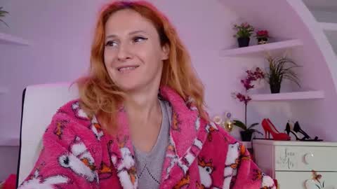 Snapshot of ladybigsmile chatting on 15, 9, 2025 Sima Ladybigsmile online show from 15, 9, 2025