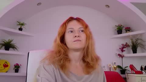 Snapshot of ladybigsmile chatting on 16, 9, 2025 Sima Ladybigsmile online show from 16, 9, 2025