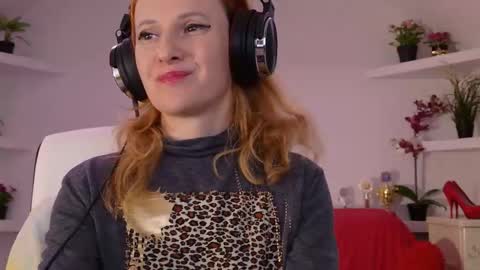 Snapshot of ladybigsmile chatting on 18, 9, 2025 Sima Ladybigsmile online show from 18, 9, 2025