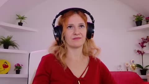 Snapshot of ladybigsmile chatting on 19, 9, 2025 Sima Ladybigsmile online show from 19, 9, 2025