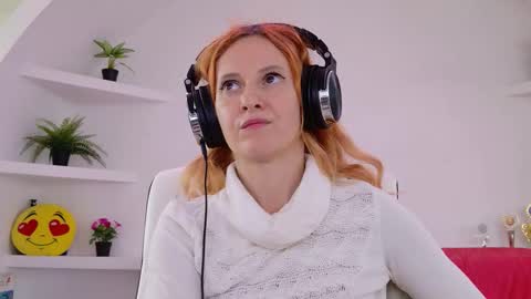 Snapshot of ladybigsmile chatting on 20, 9, 2025 Sima Ladybigsmile online show from 20, 9, 2025