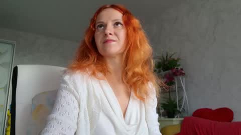 Snapshot of ladybigsmile chatting on 21, 10, 2025 Sima Ladybigsmile online show from 21, 10, 2025