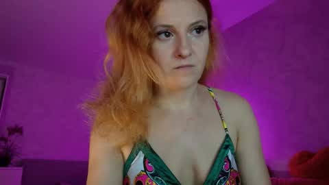 Snapshot of ladybigsmile chatting on 19, 11, 2025 Sima Ladybigsmile online show from 19, 11, 2025