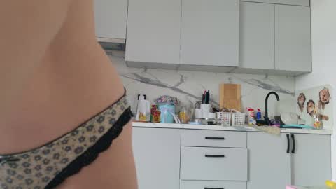 Sima Ladybigsmile online show from 10, 4, 2026