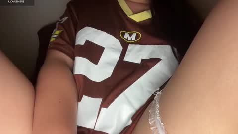 Snapshot of ladybird21 chatting on 9, 11, 2025 Aria online show from 9, 11, 2025