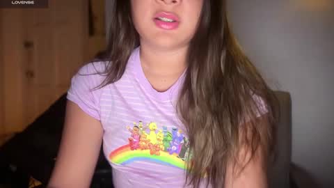 Snapshot of ladybird21 chatting on 23, 11, 2025 Aria online show from 23, 11, 2025