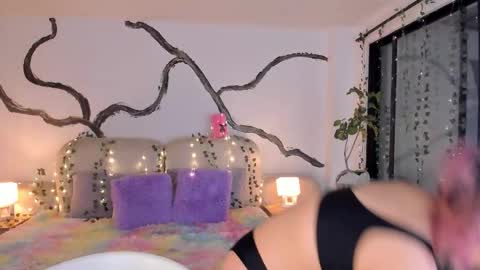 Snapshot of ladysweetts chatting on 4, 12, 2025 Lady online show from 4, 12, 2025