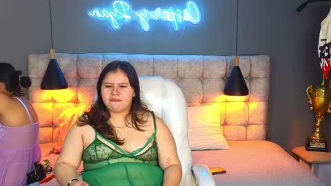 Snapshot of laia_and_aloby chatting on 3, 1, 2025 online show from 3, 1, 2025