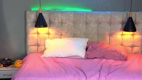 Snapshot of laia_and_aloby chatting on 10, 1, 2025 online show from 10, 1, 2025