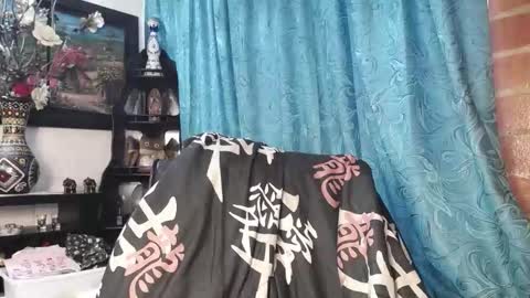 laia_hadid online show from 20, 11, 2025