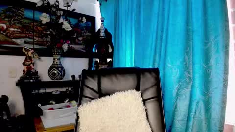 laia_hadid online show from 27, 2, 2026