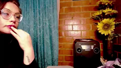 laia_hadid online show from 4, 3, 2026