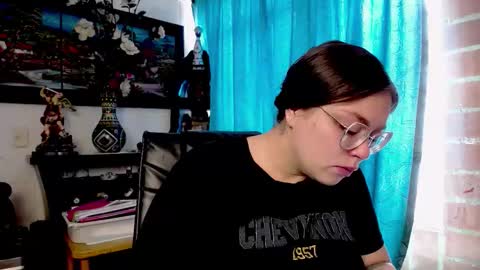 laia_hadid online show from 5, 3, 2026