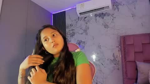 Snapshot of laly_cherry_ chatting on 2, 10, 2025 Laura online show from 2, 10, 2025