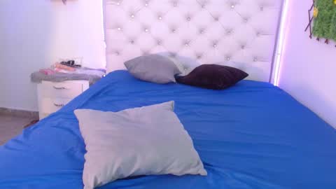 Snapshot of laly_cherry_ chatting on 4, 10, 2025 Laura online show from 4, 10, 2025