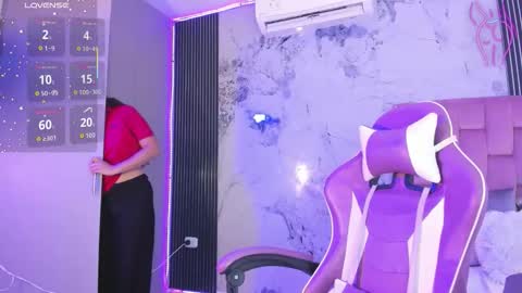 Snapshot of laly_cherry_ chatting on 7, 10, 2025 Laura online show from 7, 10, 2025