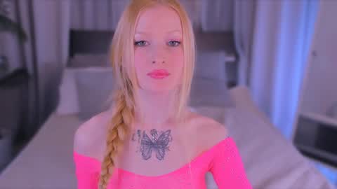 Snapshot of laly_peach chatting on 25, 12, 2024 Laly online show from 25, 12, 2024