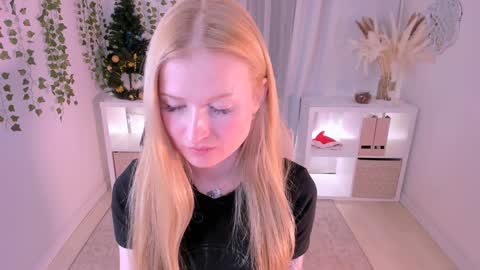 Snapshot of laly_peach chatting on 5, 1, 2025 Laly online show from 5, 1, 2025