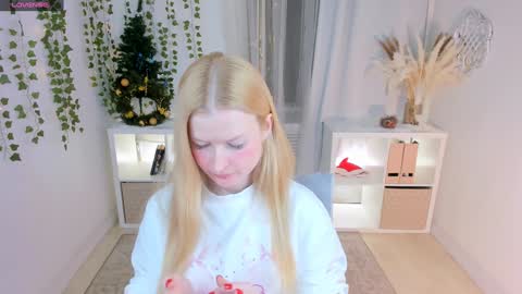 Snapshot of laly_peach chatting on 9, 1, 2025 Laly online show from 9, 1, 2025