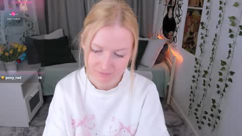 Snapshot of laly_peach chatting on 10, 1, 2025 Laly online show from 10, 1, 2025