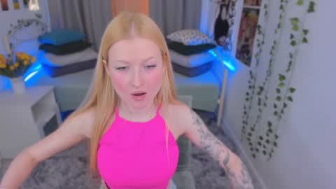 Snapshot of laly_peach chatting on 12, 1, 2025 Laly online show from 12, 1, 2025