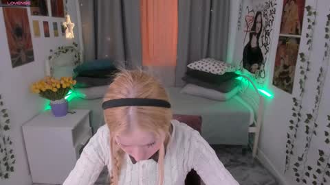 Snapshot of laly_peach chatting on 4, 2, 2025 Laly online show from 4, 2, 2025