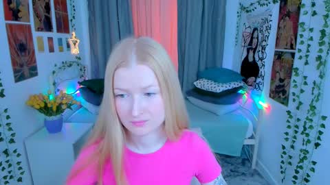 Snapshot of laly_peach chatting on 1, 3, 2025 Laly online show from 1, 3, 2025