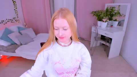 Snapshot of laly_peach chatting on 8, 3, 2025 Laly online show from 8, 3, 2025