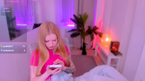 Snapshot of laly_peach chatting on 9, 3, 2025 Laly online show from 9, 3, 2025