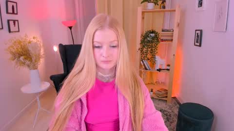 Snapshot of laly_peach chatting on 12, 3, 2025 Laly online show from 12, 3, 2025