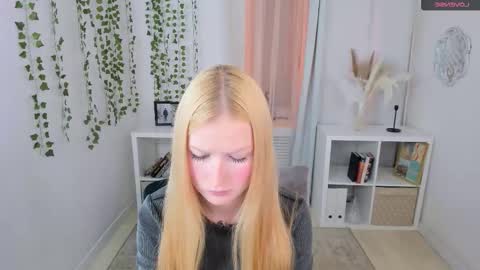 Snapshot of laly_peach chatting on 1, 10, 2025 Laly online show from 1, 10, 2025