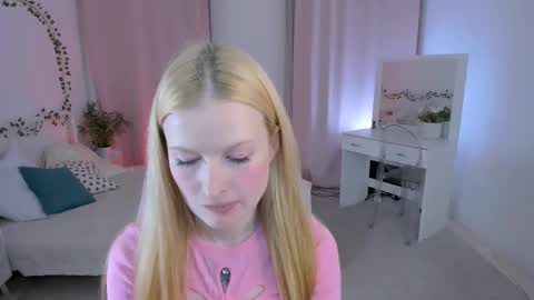 Snapshot of laly_peach chatting on 2, 10, 2025 Laly online show from 2, 10, 2025