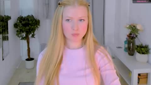 Snapshot of laly_peach chatting on 7, 10, 2025 Laly online show from 7, 10, 2025