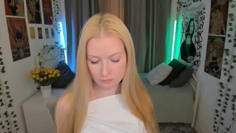 Snapshot of laly_peach chatting on 15, 10, 2025 Laly online show from 15, 10, 2025