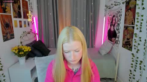 Snapshot of laly_peach chatting on 18, 10, 2025 Laly online show from 18, 10, 2025