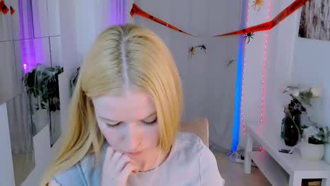 Snapshot of laly_peach chatting on 22, 10, 2025 Laly online show from 22, 10, 2025