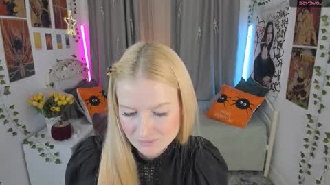 Snapshot of laly_peach chatting on 28, 10, 2025 Laly online show from 28, 10, 2025