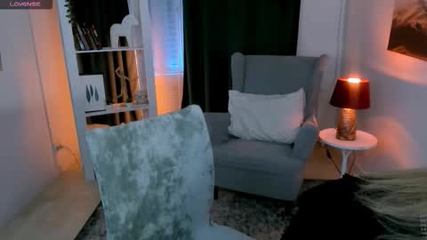 Snapshot of laly_peach chatting on 3, 11, 2025 Laly online show from 3, 11, 2025