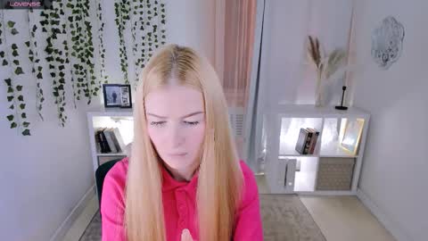 Snapshot of laly_peach chatting on 22, 11, 2025 Laly online show from 22, 11, 2025