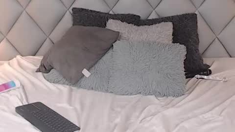 Laly Castro online show from 17, 2, 2025