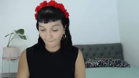 Snapshot of lamorarebelde chatting on 15, 12, 2024 J e n a All Days UTC -5 2030 online show from 15, 12, 2024