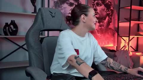 just call me Lana  and her security online show from 2, 10, 2025