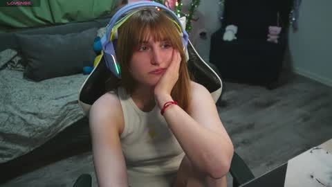 Snapshot of lana_del_kay chatting on 28, 1, 2025 Kay online show from 28, 1, 2025