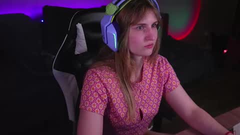 Snapshot of lana_del_kay chatting on 30, 9, 2025 Kay online show from 30, 9, 2025