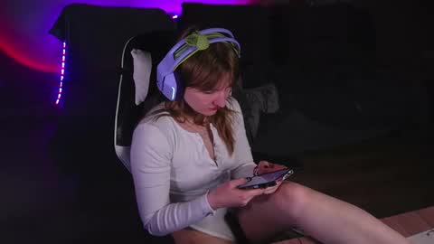 Snapshot of lana_del_kay chatting on 6, 11, 2025 Kay online show from 6, 11, 2025